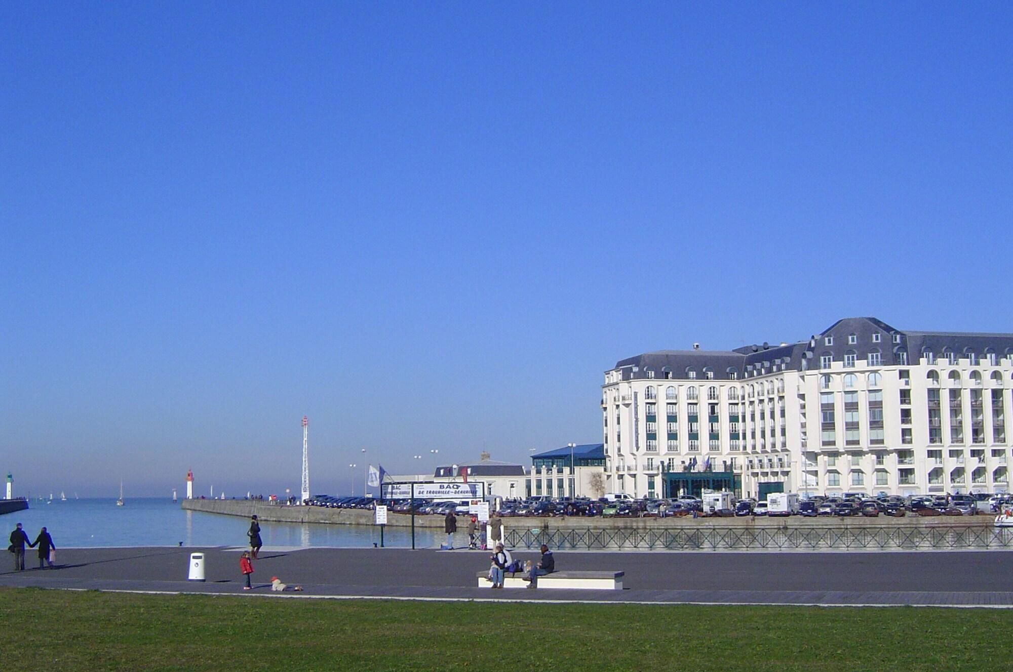 Sowell Residences Le Port Trouville-sur-Mer Eksteriør billede